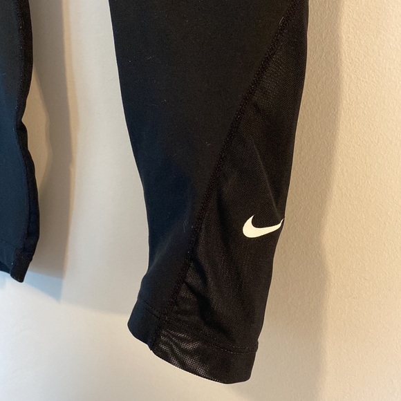 Nike leggings with mesh calves - Picture 6 of 7